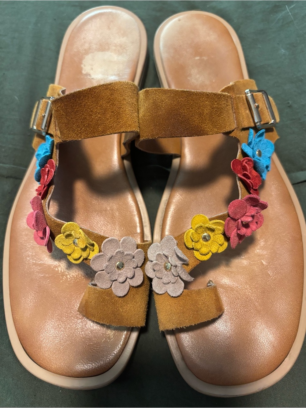 Women’s Suede Floral Toe-Ring Sandals in Brown